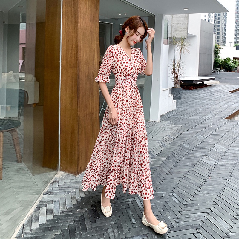 Đầm Voan Dài Qua Gối Tay Ngắn Cổ Chữ V Họa Tiết Chấm Bi Phối Bèo Xinh Xắn