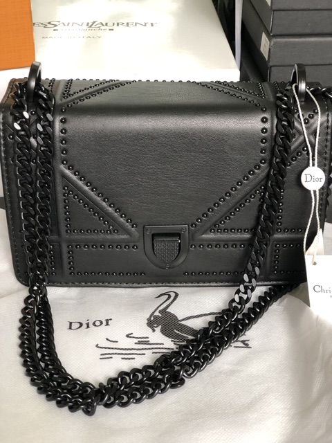 Túi Dior nạm đinh da mịn