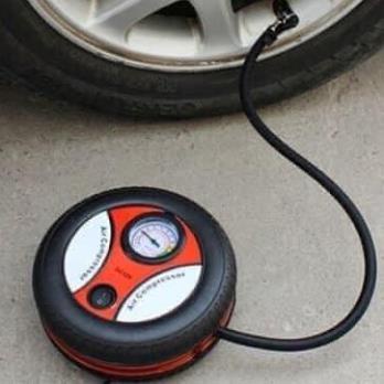 Bơm lốp ô tô hình bánh xe siêu tiện dụng