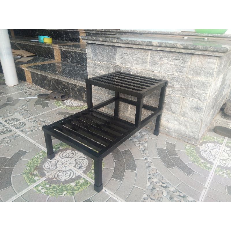 Bậc bước lên thềm cao. Đa đạng mẫu mã-kích thước.Mặt bậc sâu 25cm. Ngang 30-50cm. Mỗi bậc cao 15cm