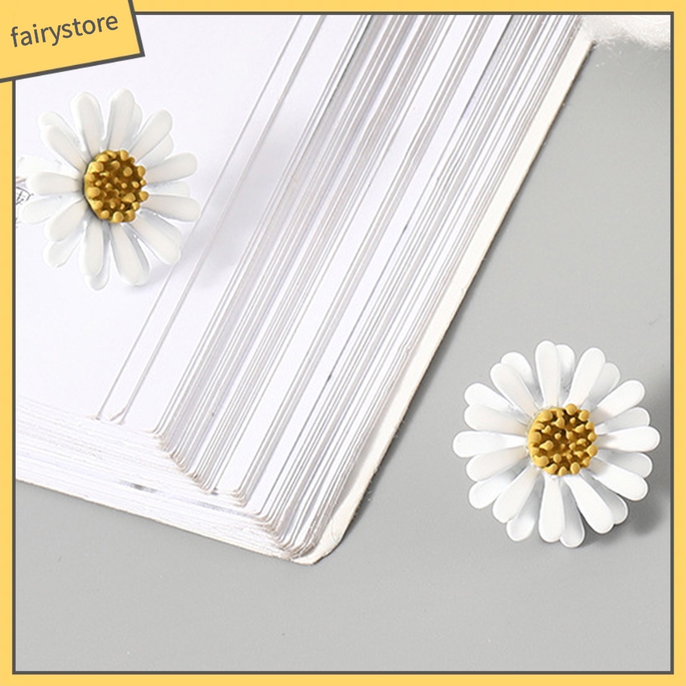 Khuyên Tai Hình Hoa Cúc Xinh Xắn Dành Cho Nữ