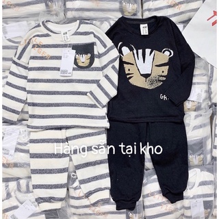 Set combo 2 bộ đen kẻ hình báo vàng cho bé trai