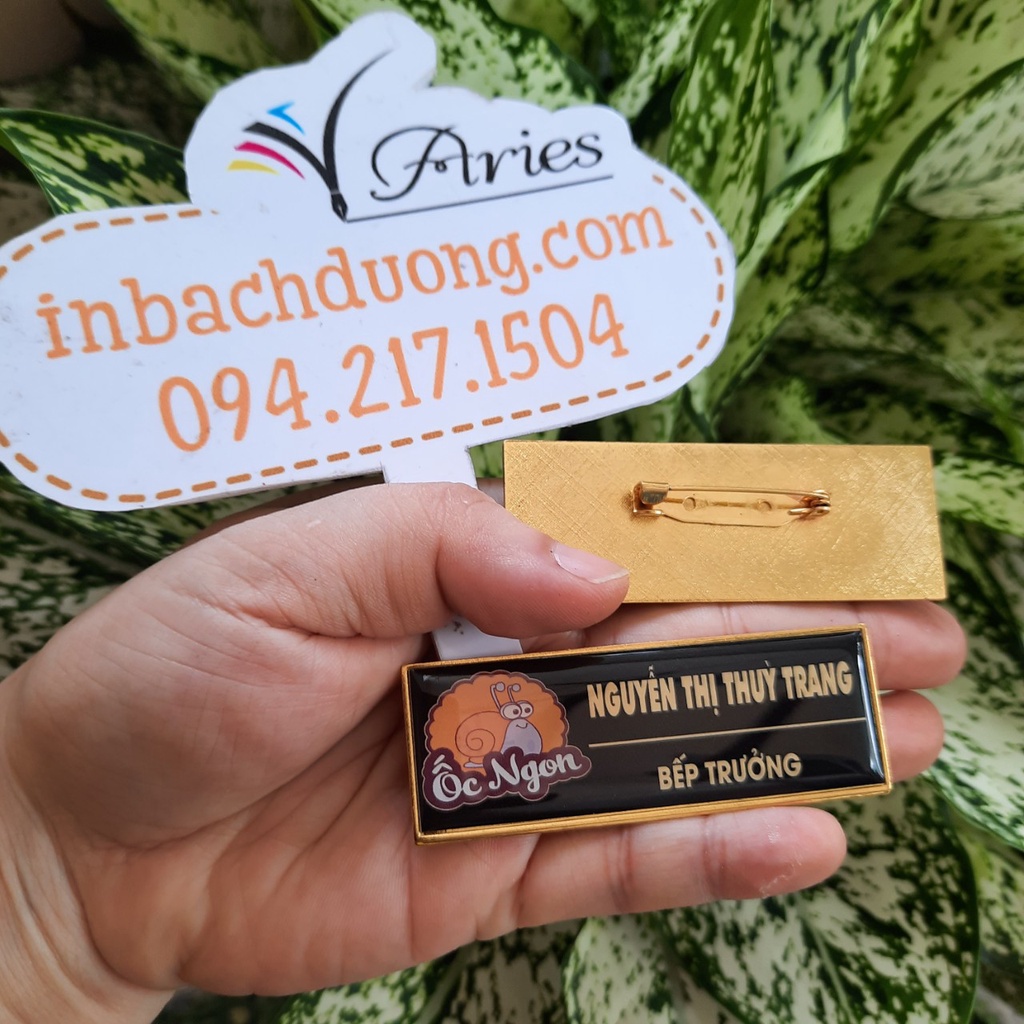 Bảng tên nhân viên cao cấp nhôm vàng In Bạch Dương