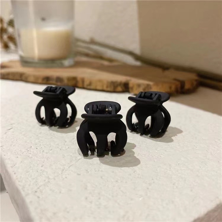 Set 2 chiếc kẹp càng cua 3 chấu 2cm đen mini dễ thương Tatitava