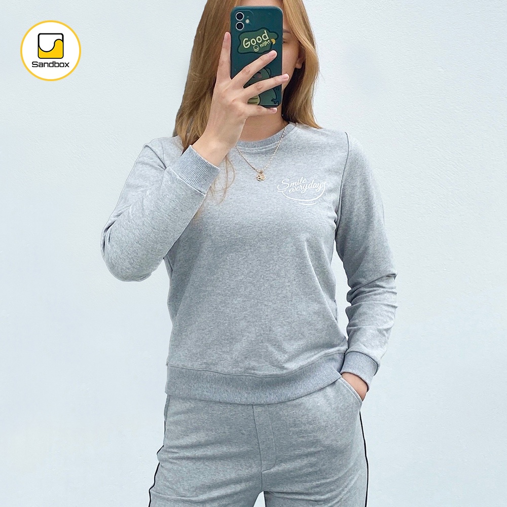 Áo Sweater Nữ SANDBOX Chất liệu Cotton Cao cấp, Mềm mịn, Không Bai xù, Co giãn thoải mái (ANI21001)