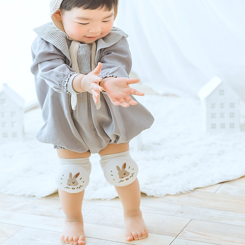 Tất Lưới Thoáng Khí Chống Trượt Dễ Thương Cho Bé Tập Bò