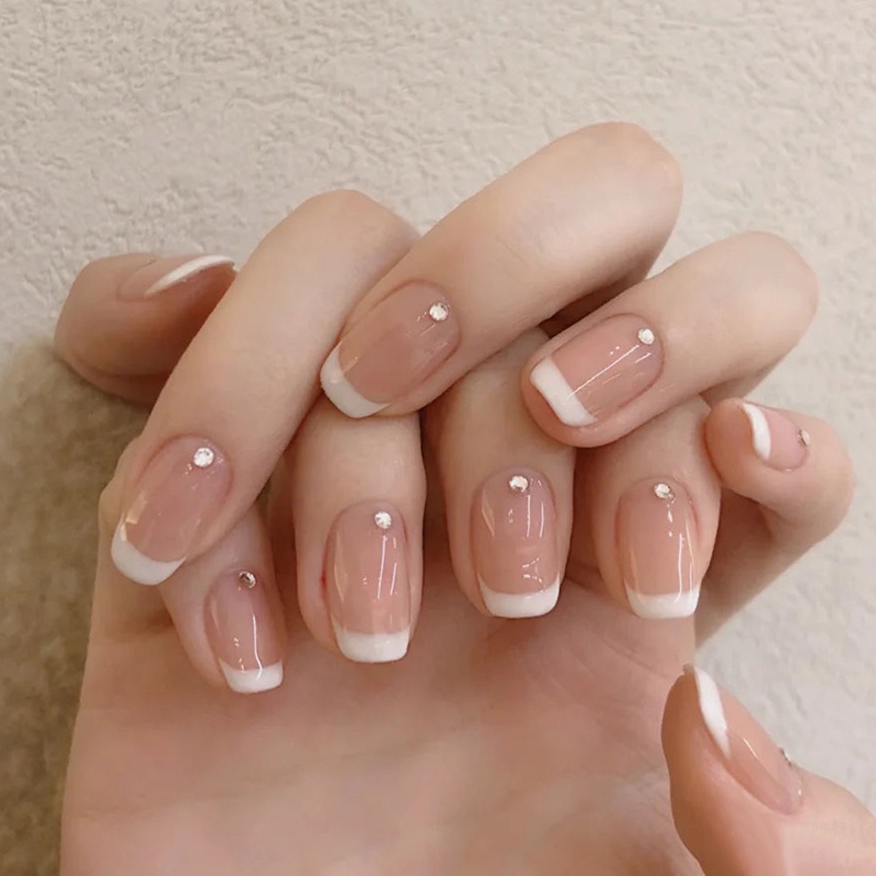 24 Móng tay giả đính đá đơn giản thời trang