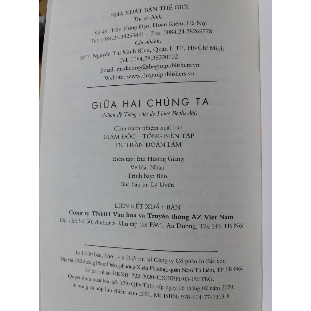 Sách - Giữa Hai Chúng Ta