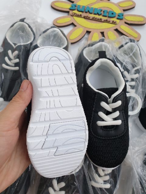 Giày Sneakers đế trắng màu đen