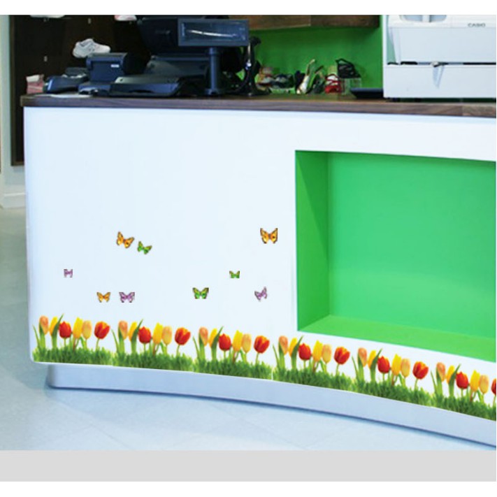 Decal trang trí chân tường Hoa TULIP sắc màu cùng bướm
