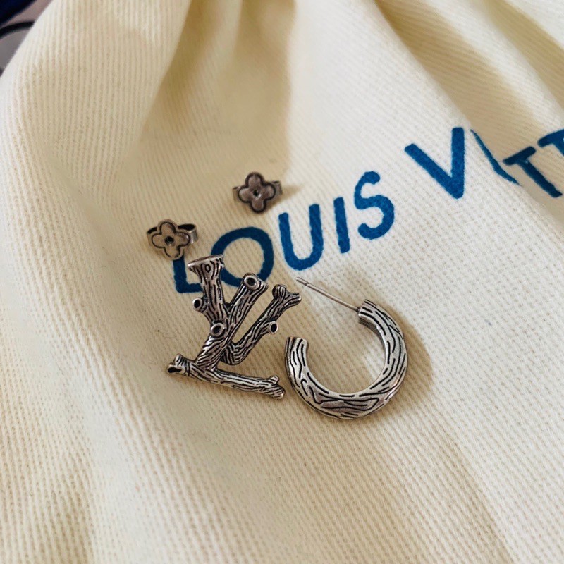 Bông tai/ khuyên tai thiết kế cá tính thương hiệu Louis Vuitton LV cao cấp cho cả nam và nữ hàng 1-1 vip