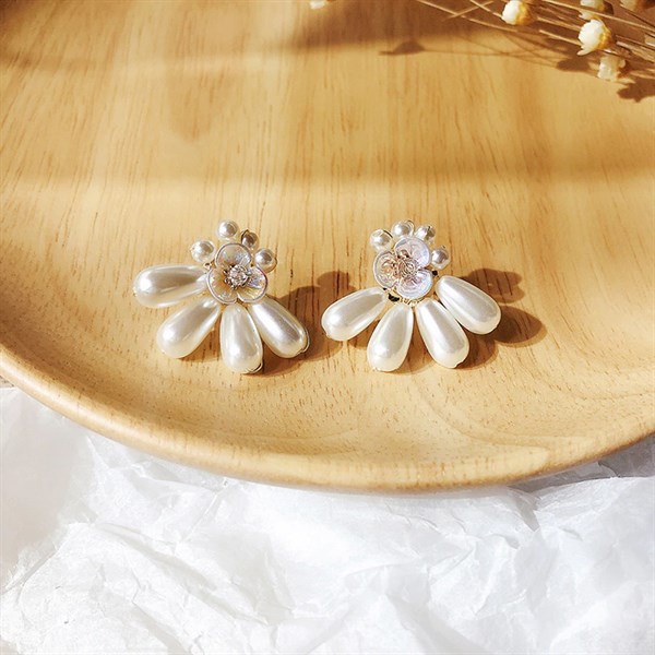 Bông Tai Nữ Mushroom Lee - Chùm hạt bẹt hoa lily nhụy pha lê