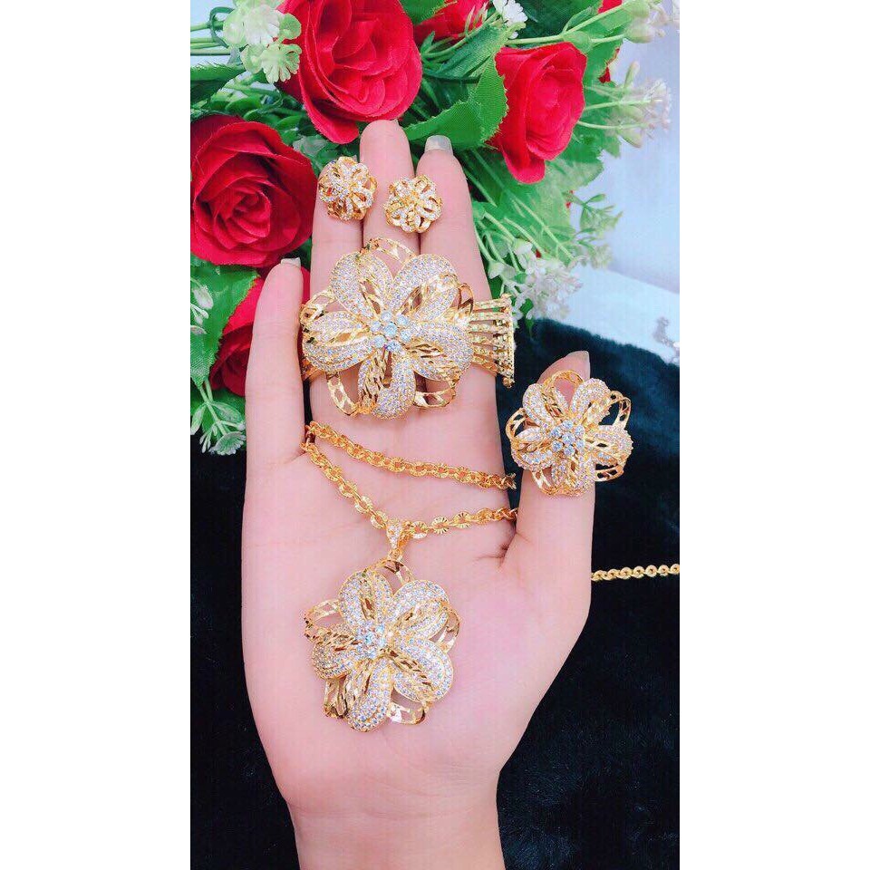 Bộ trang sức đồng non dát vàng 18K