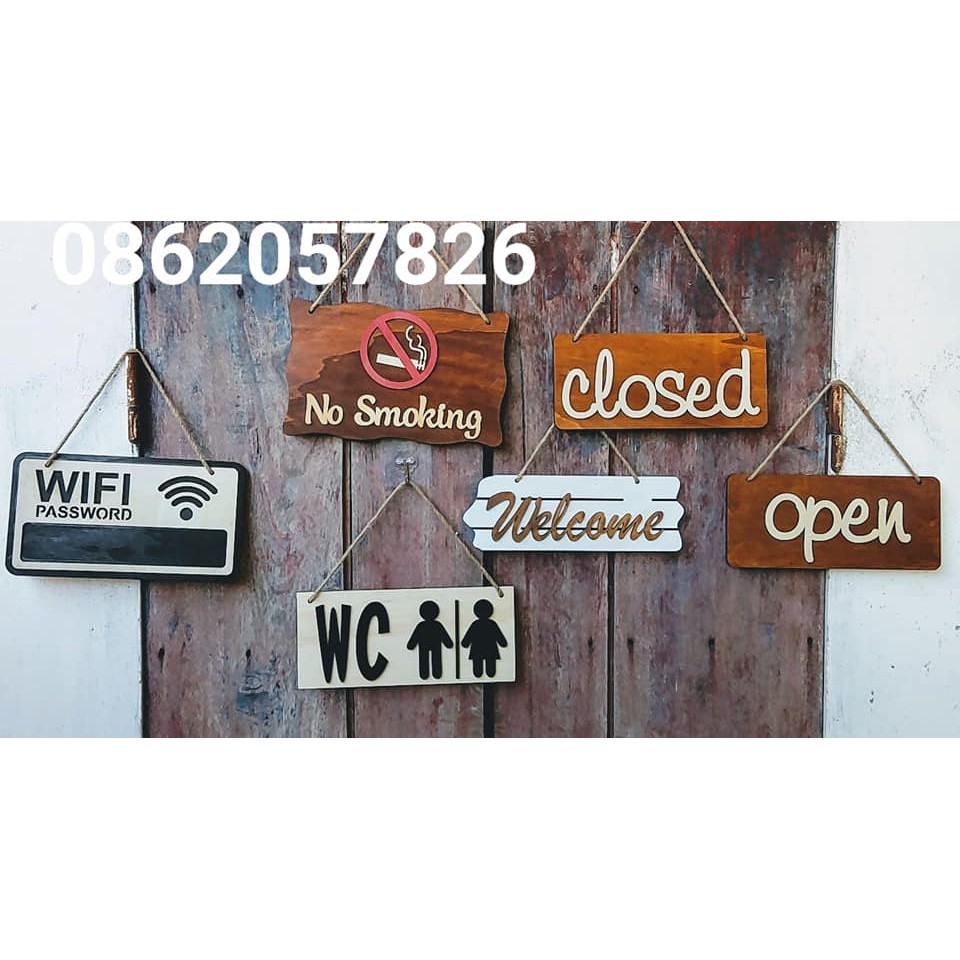 Biển gỗ wifi có chỗ ghi mật khẩu