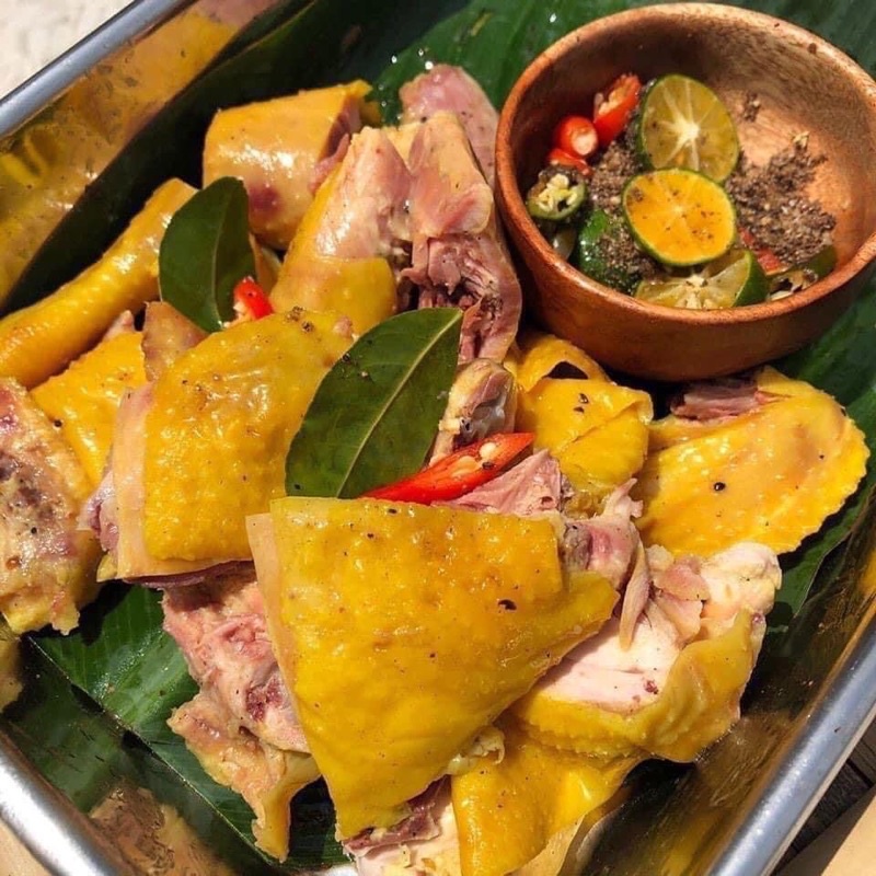 Gà Ta Ủ Muối Da Giòn Nguyên Con