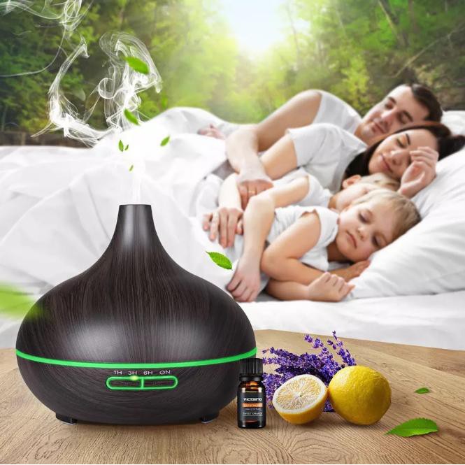 Máy khuếch tán tinh dầu vân gỗ nâu có remote Home&amp;Spa + tặng 1 lọ tinh dầu xả - Home and Garden