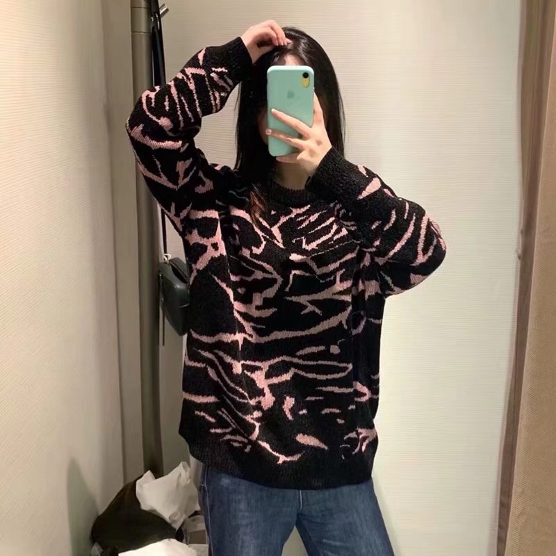 Áo len đen hồng Urban Revivo