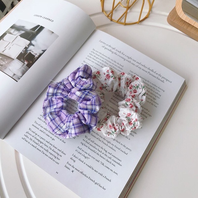 Cột tóc Scrunchies chủ đề hoa tím