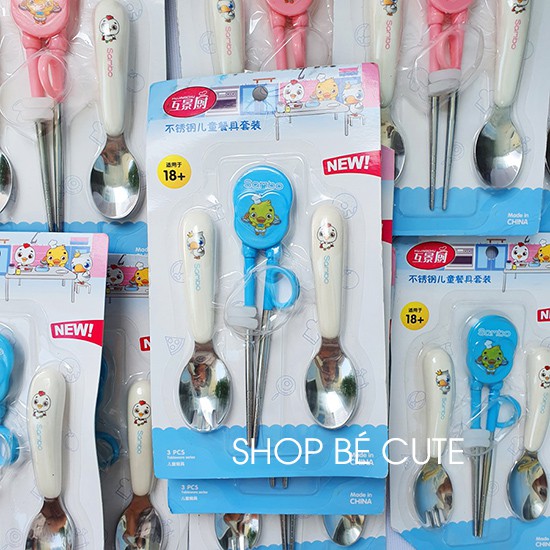 Set 3 món thìa (muỗng) nĩa và đũa đáng yêu màu hồng và màu xanh dành cho bé tập kỹ năng xúc, múc, gắp khi ăn dặm