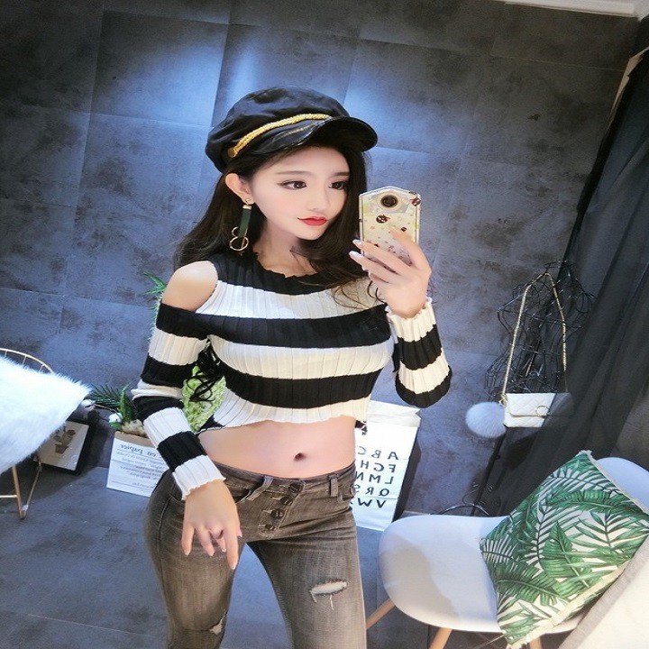 Áo crop top tay dài cut out vai Mã: AK2123