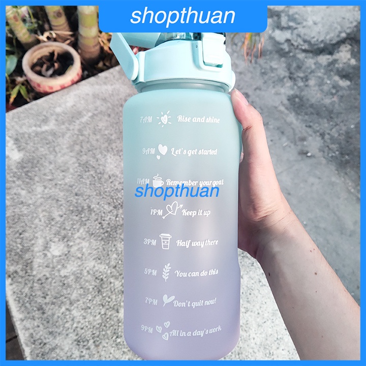 Bình nước 2 lít chia vạch theo giờ có ống hút nhựa có quay xách