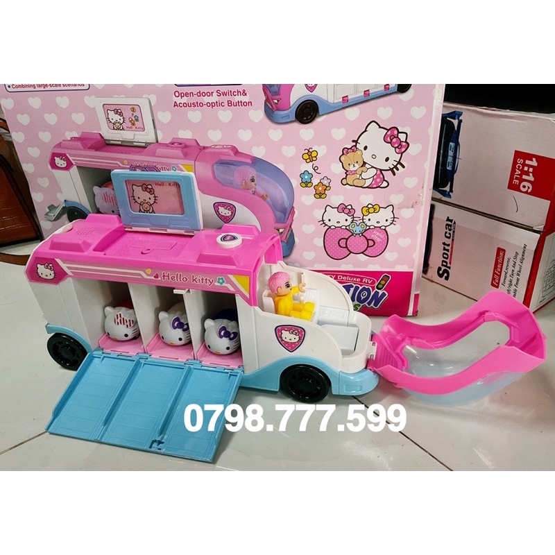 Xe buýt hello kitty màu hồng