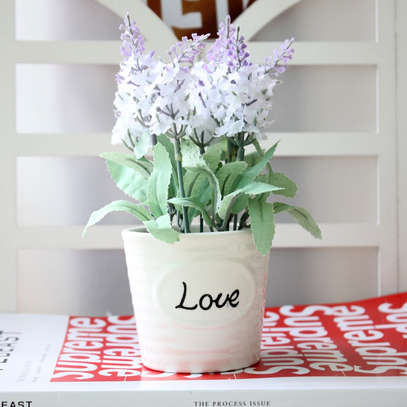 Chậu hoa lavender chữ love dễ thương