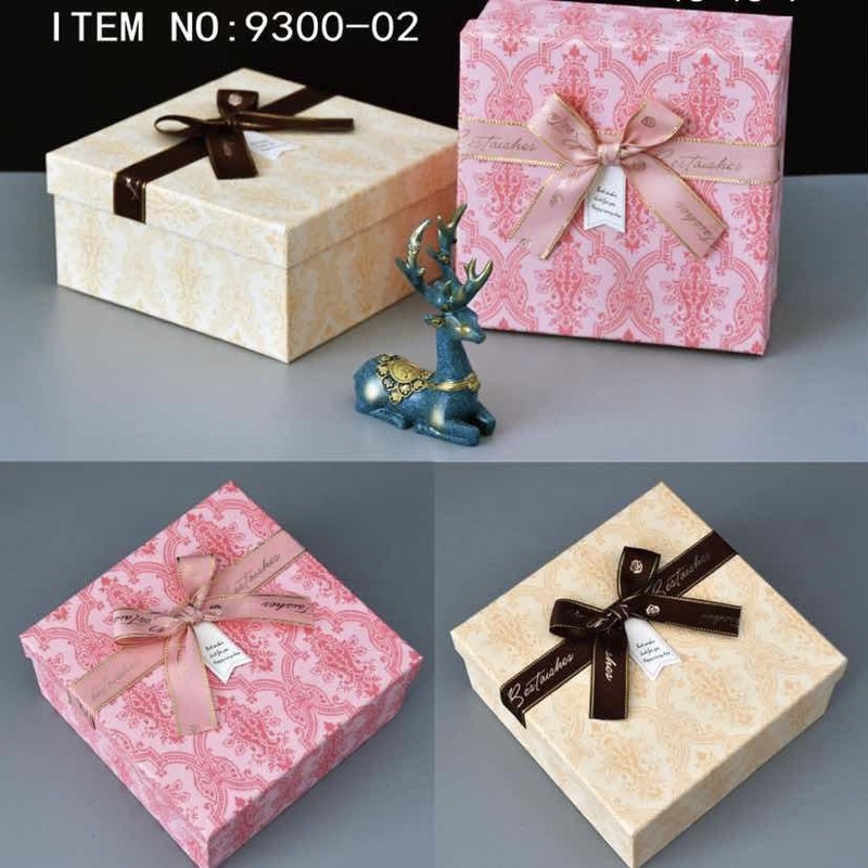 Hộp quà tặng sang trọng màu thổ cẩm siêu đẹp (Hình vuông, giá 1 chiếc)