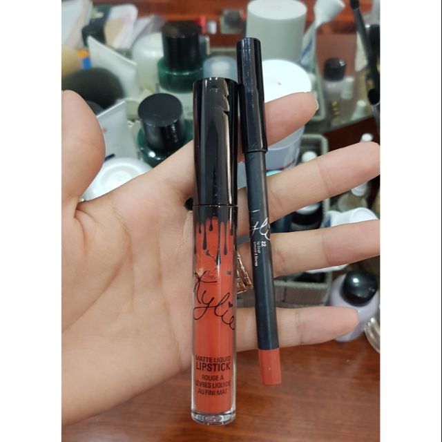 Kylie lip kit màu 22