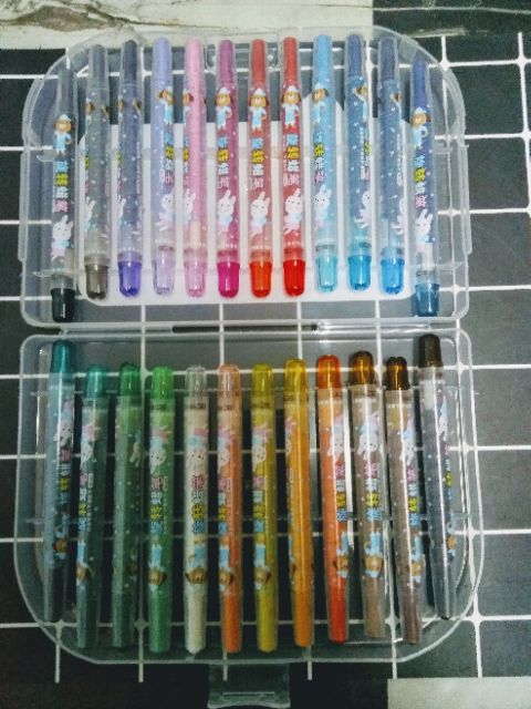 Hôp bút sáp tô màu có nút vặn