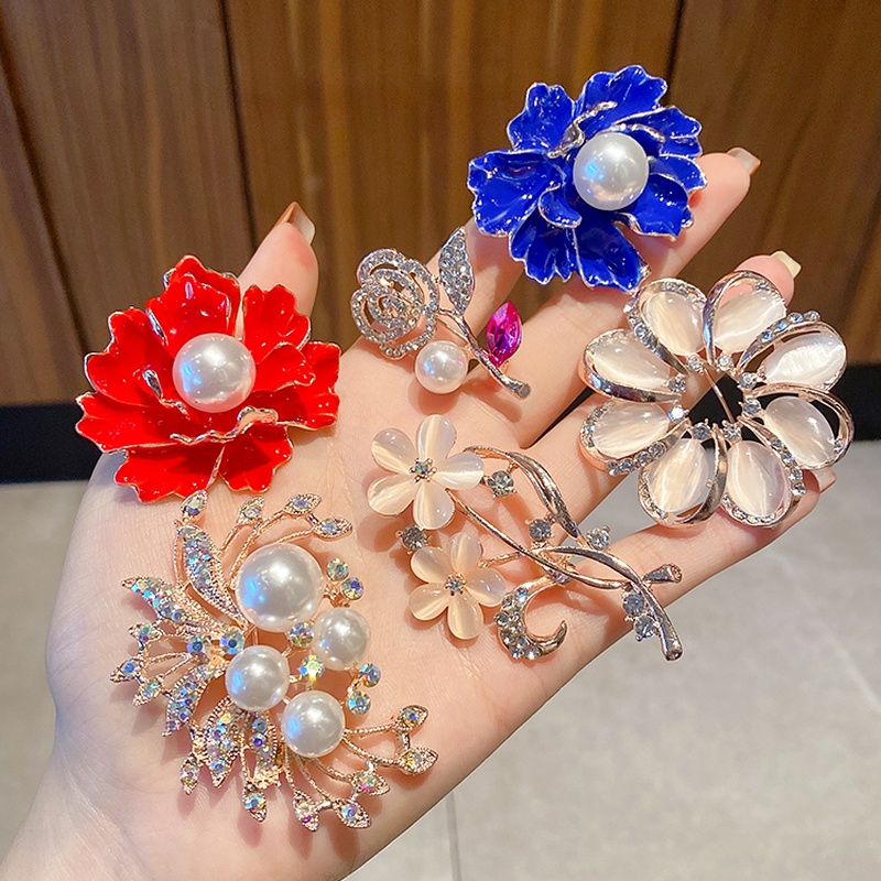 Trâm cài áo đính đá sang trọng