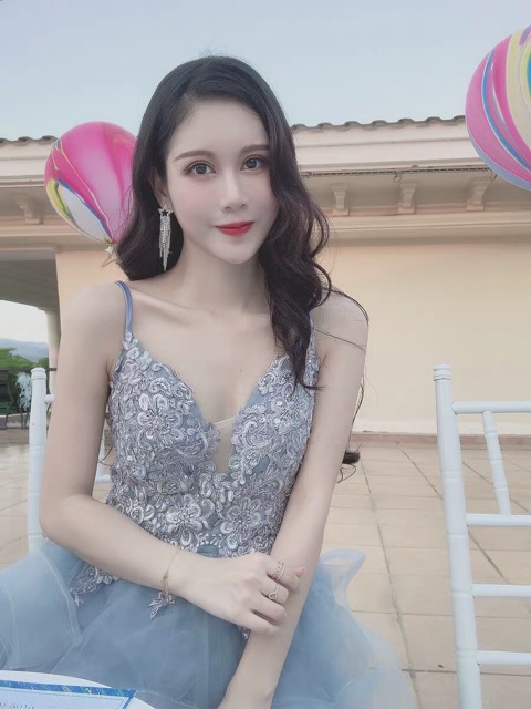 Đầm dạ hội hai dây màu xanh dài thướt tha Mã 109 năm 2019