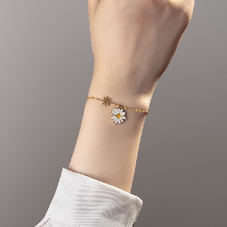 Lắc tay Titan - Hoa cúc trắng khuyết- GD Daisy