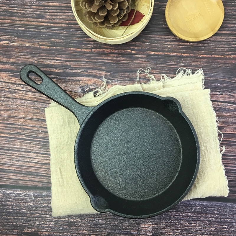Chảo Gang Đúc Chảo Gang Truyền Thống Nguyên Khối Size 24 Kèm Đế Gỗ Chống Dính Tự Nhiên Dùng Được Bếp Từ