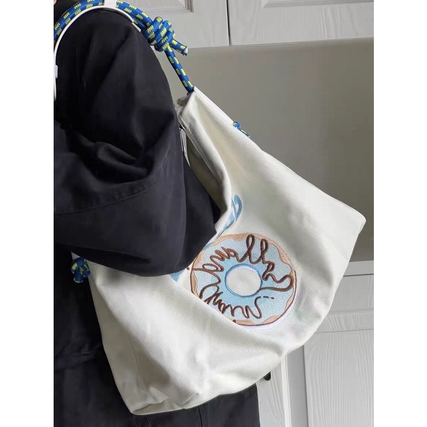 Túi Tote Đeo Vai Vải Canvas Thêu Họa Tiết Màu Xanh Dương Thời Trang