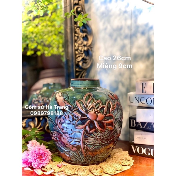 Lọ hoa gốm sứ Bát Tràng cao cấp dáng vò tròn cao 26cm hoạ tiết sen nổi