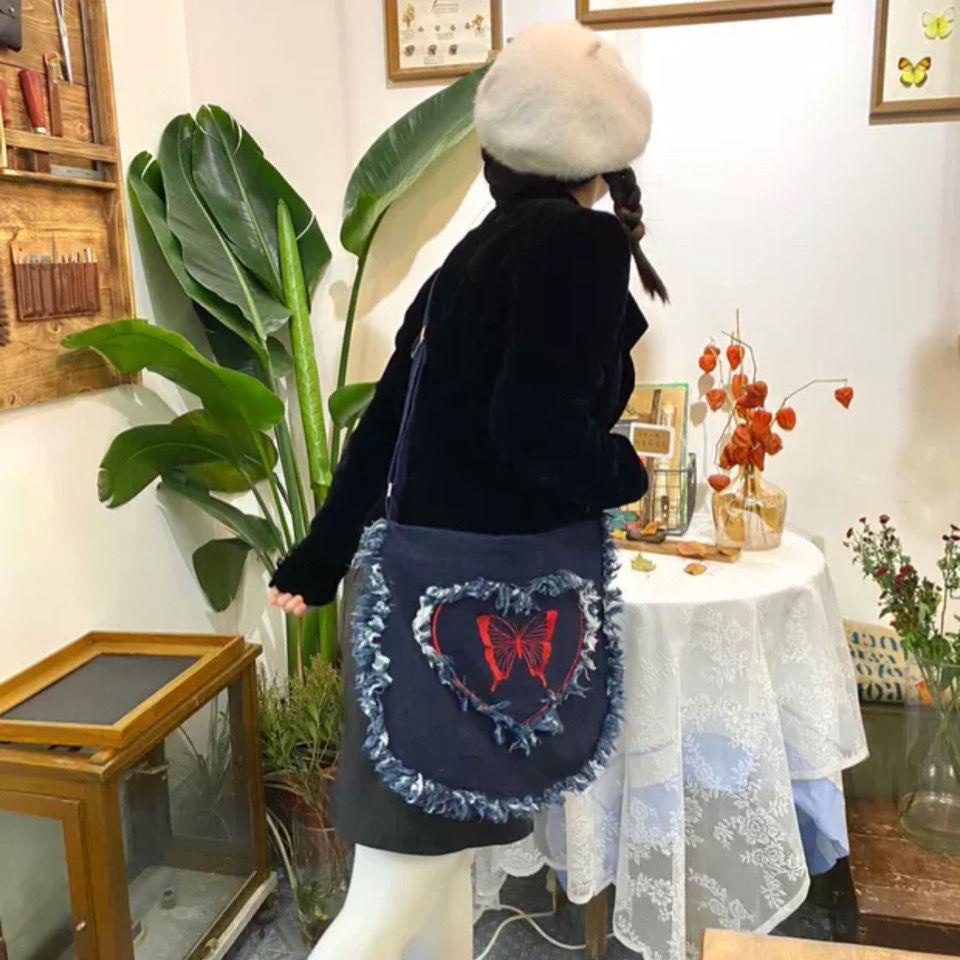 Túi Đeo Chéo Denim Thêu Hình Bướm Trái Tim Đáng Yêu