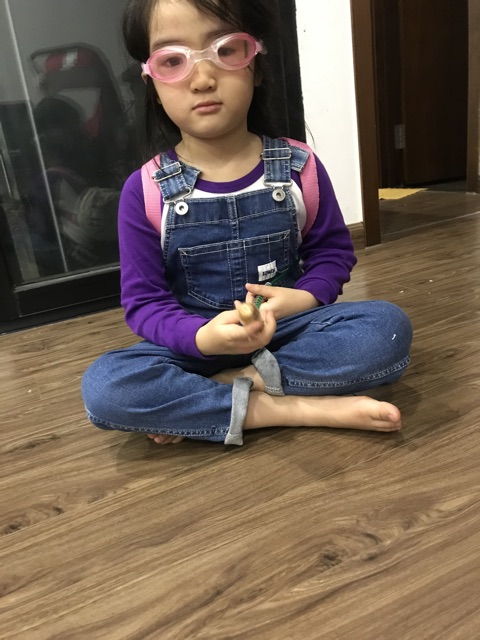 Quần bò yếm cho bé