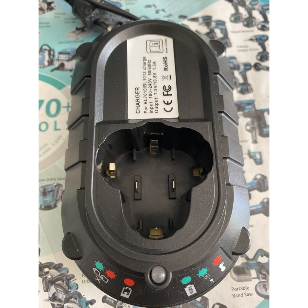 Sạc pin Makita 7.2v - 12v Li-ion mới 100%, sử dụng điện AC 220V. BN.