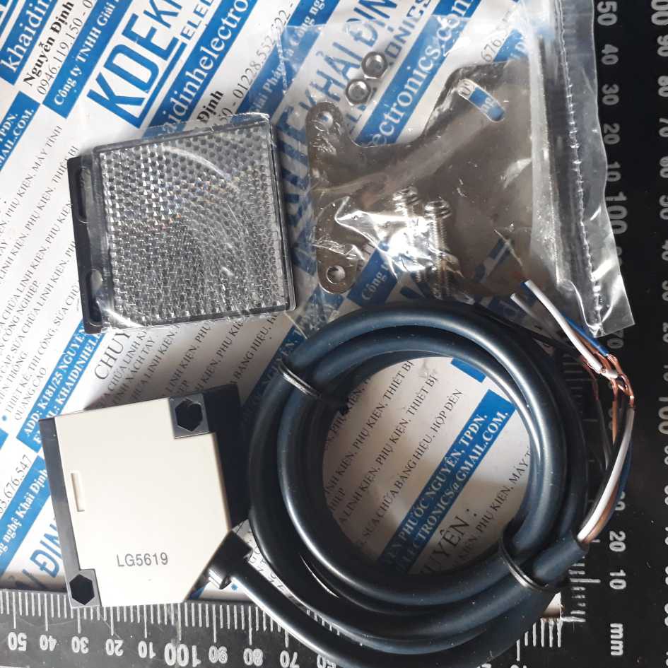 Cảm Biến Khoảng Cách quang Phản Xạ E3JK-R4M1, 4 mét, 12-24Vdc, 5-wire kde2351