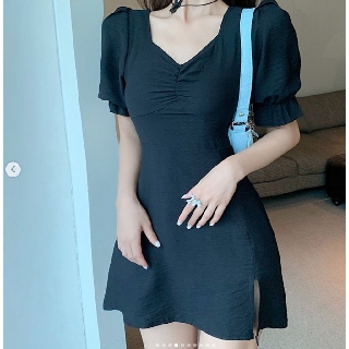 Đầm đen cổ vuông basic ✨