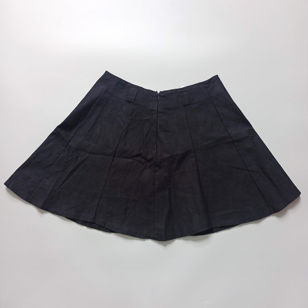 Chân váy xòe màu đen