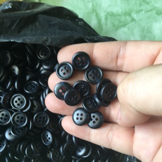 Nút áo 2 lỗ ,4 lỗ 20k/100 viên