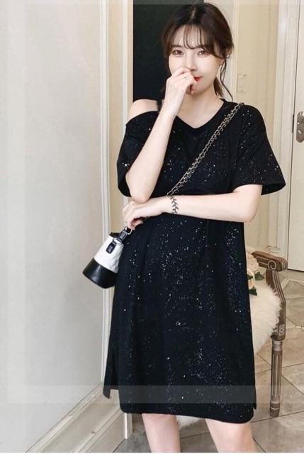Váy suông nhũ lệch vai cổ tim