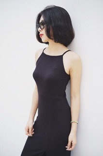 Đầm xẻ tà cổ yếm body