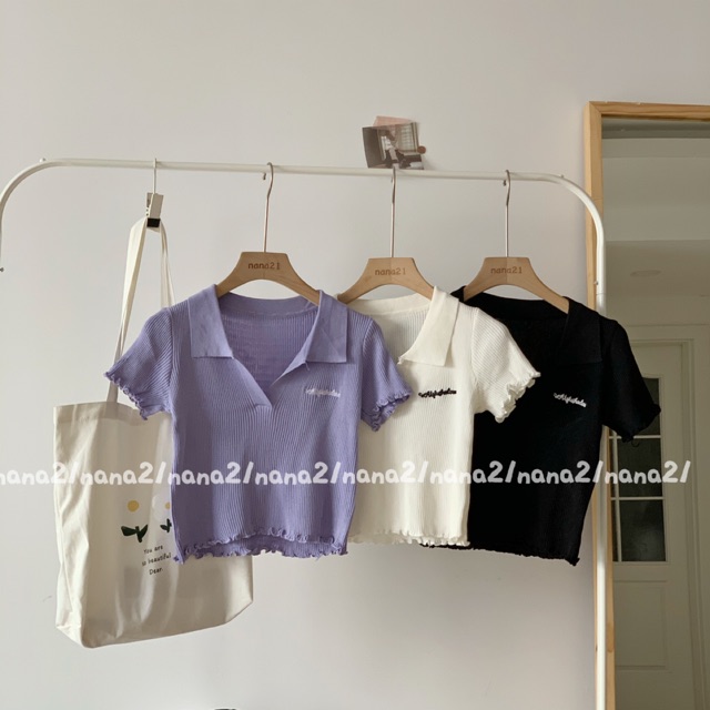 Áo croptop thêu chữ