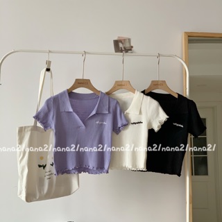 Áo croptop thêu chữ