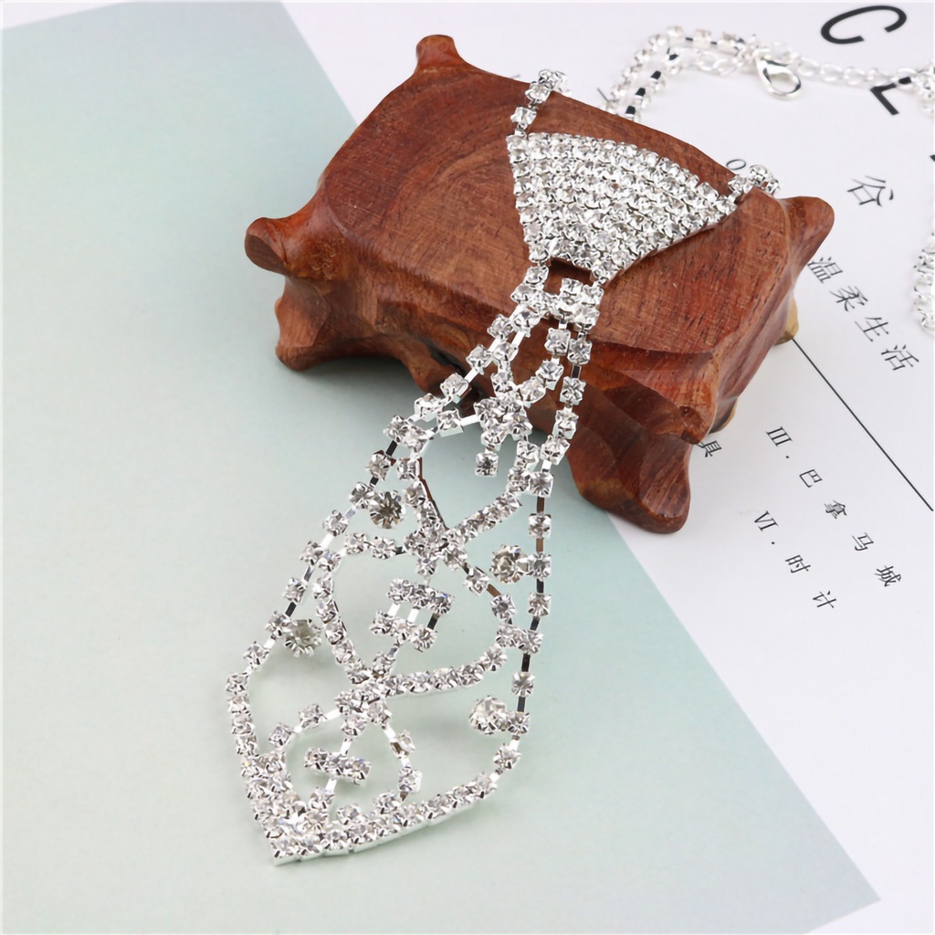 Vòng cổ đính hạt kim cương hình cà vạt