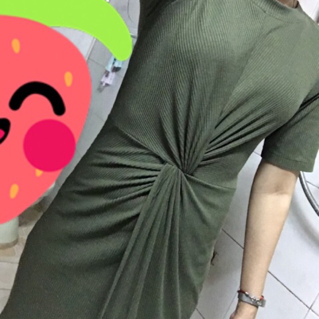 Đầm body xoắn eo