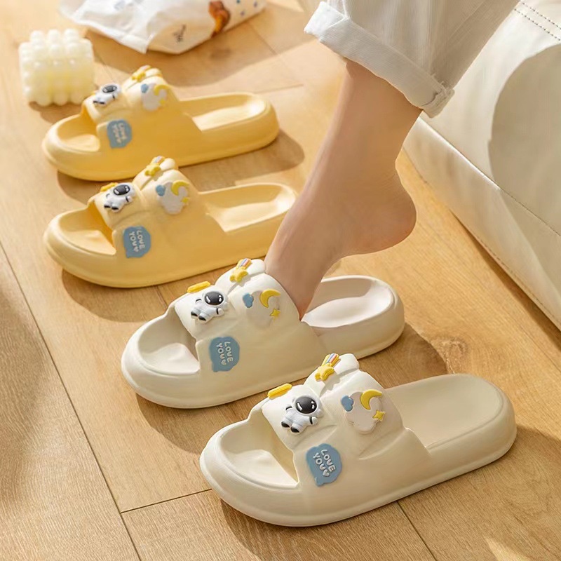 Dép bánh mì sticker phi hành gia quai ngang nữ, dép lê nữ thời trang đi trong nhà